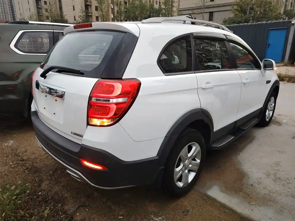 Chevrolet Captiva 2015 2.4L 2WD Urban Edition 5-seater фото 27