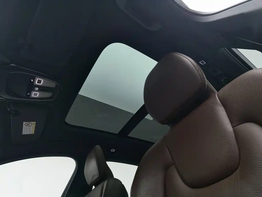 Photo 14 - Volvo XC60 Plug-in Hybrid
