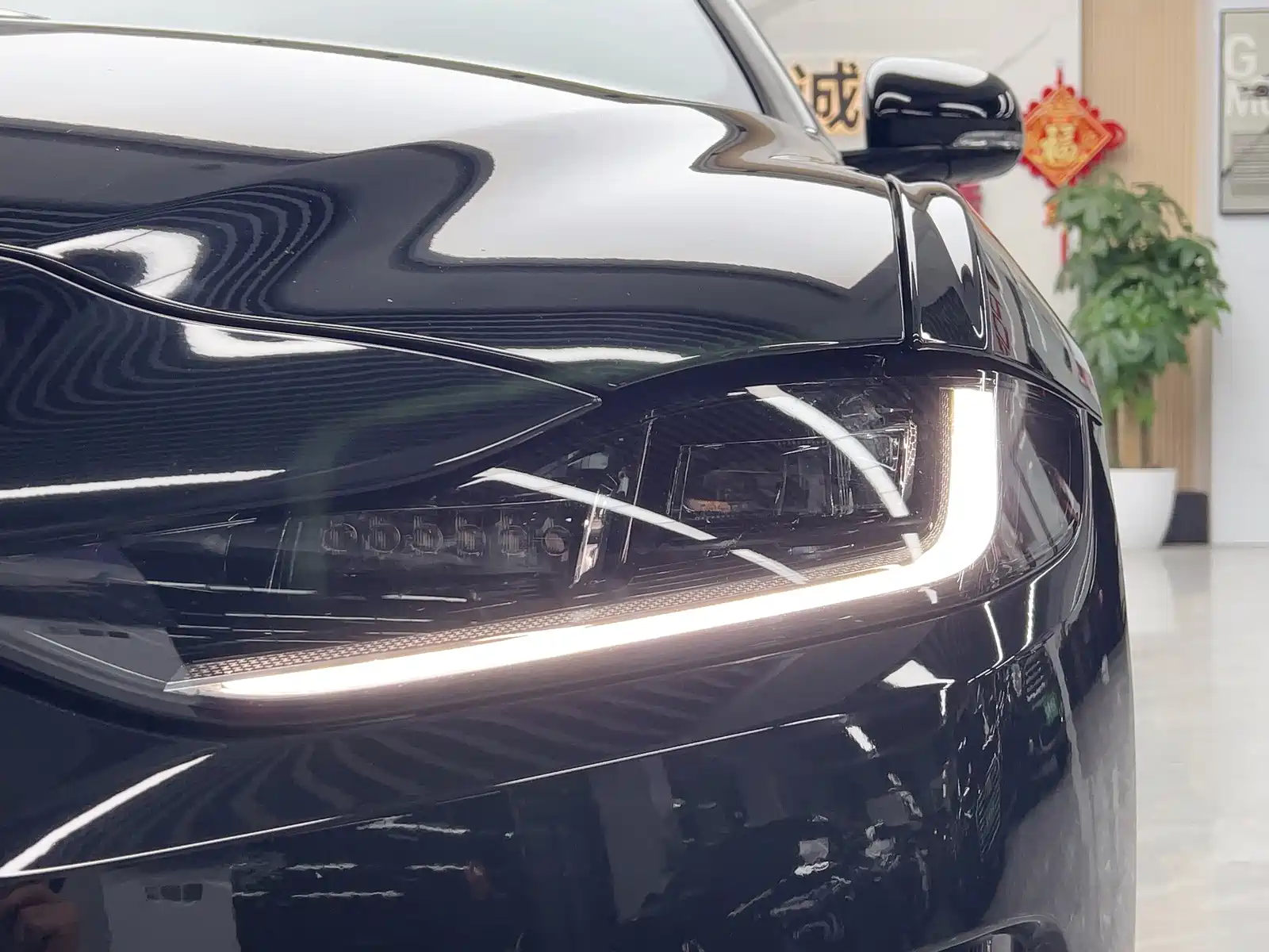 Photo 9 - Jaguar XEL