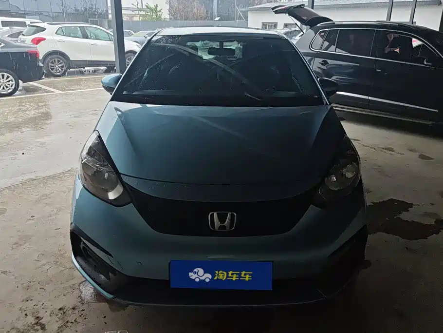 Фото 2 - Honda Fit
