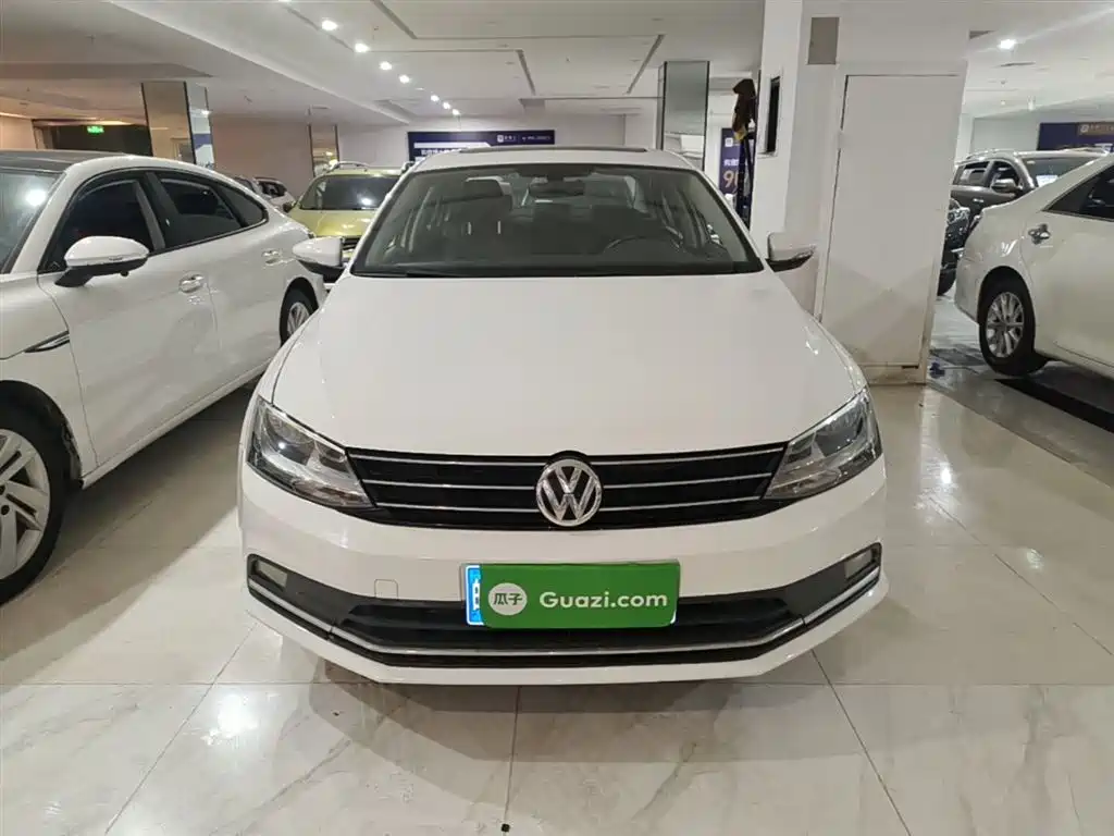 Volkswagen Sagitar 2018 1.6L Automatic Comfort фото 3