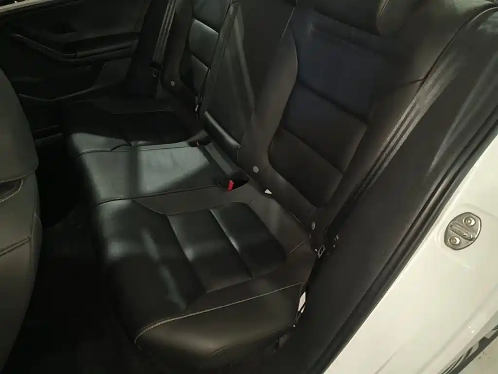 Volkswagen Sagitar 2018 1.6L Automatic Comfort фото 17