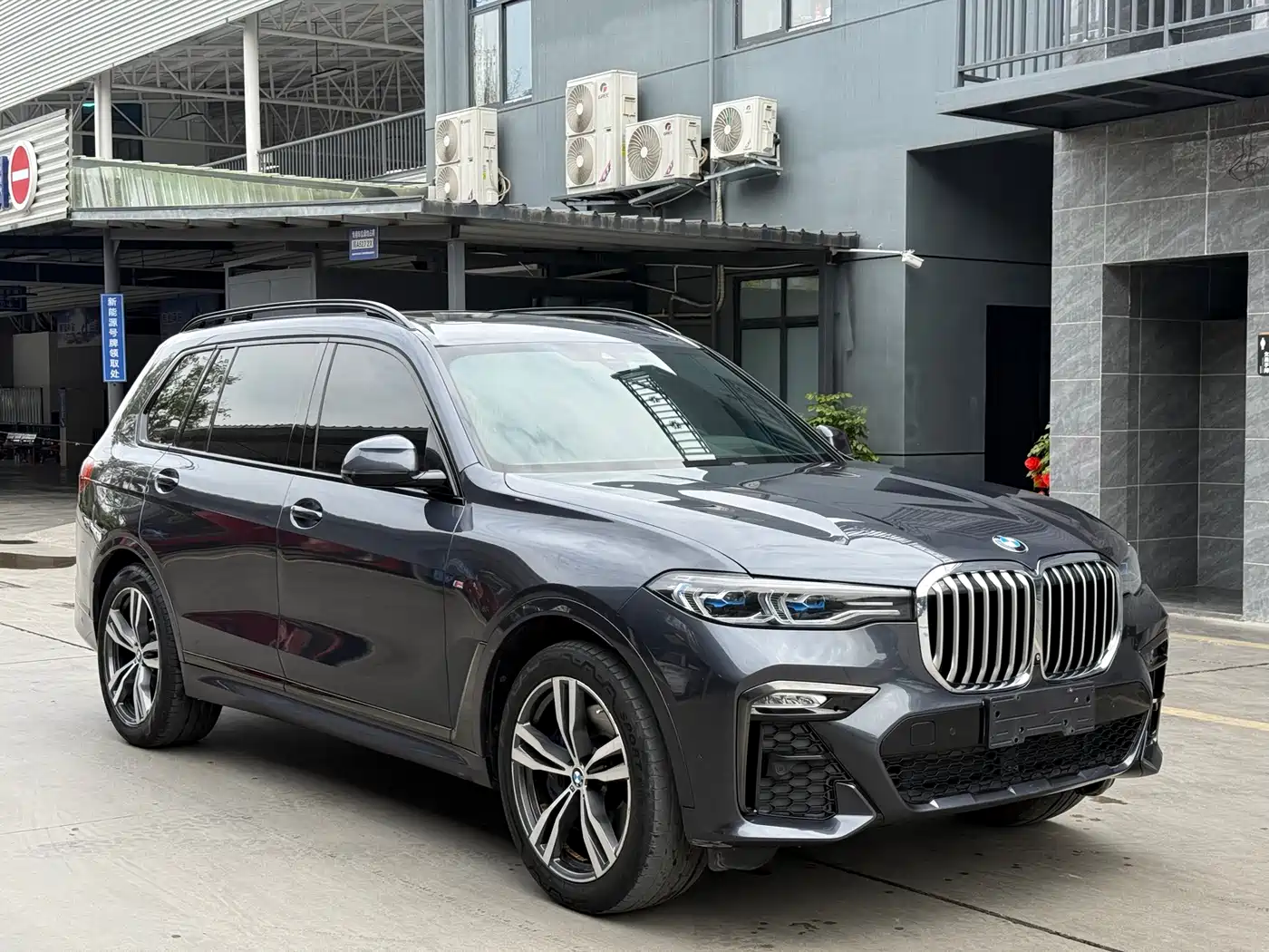BMW X7 2019 xDrive40i Exclusive M Sport Package фото 3