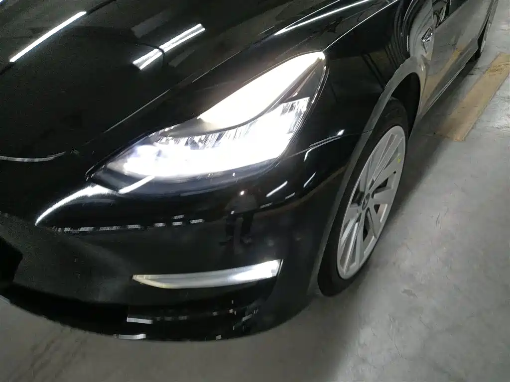 TESLA MODEL 3 (IMPORTED)