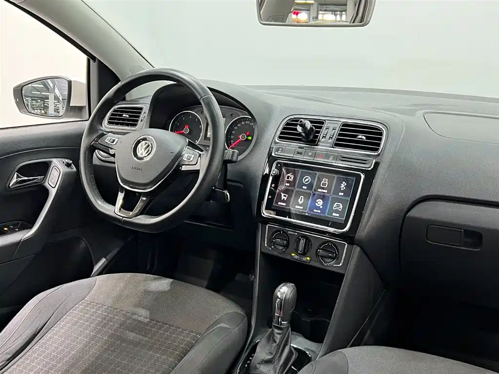 Volkswagen Polo 2018 1.5L Auto Comfort фото 12