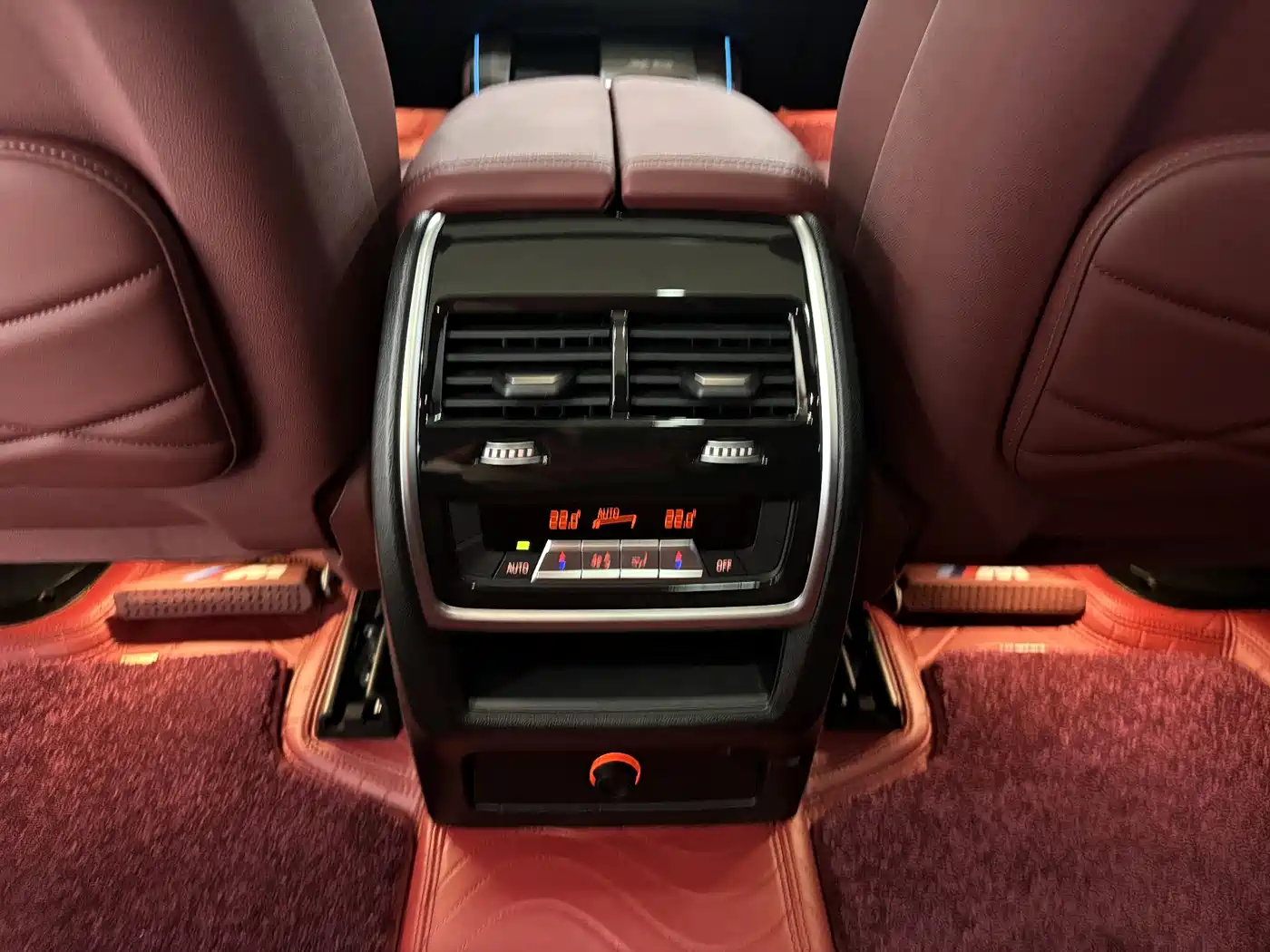 BMW X5 2025 Model xDrive 40Li M Sport Blackout Package фото 22