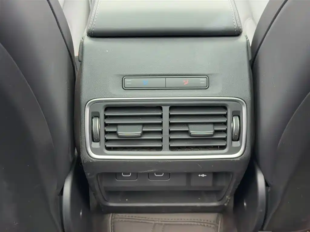 Land Rover Discovery Sport 2024 Luxury Custom Edition фото 11