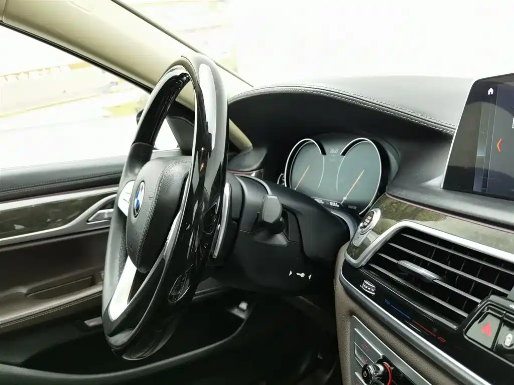BMW 7 Series 2018 740Li Leading Type Excellence Package фото 22
