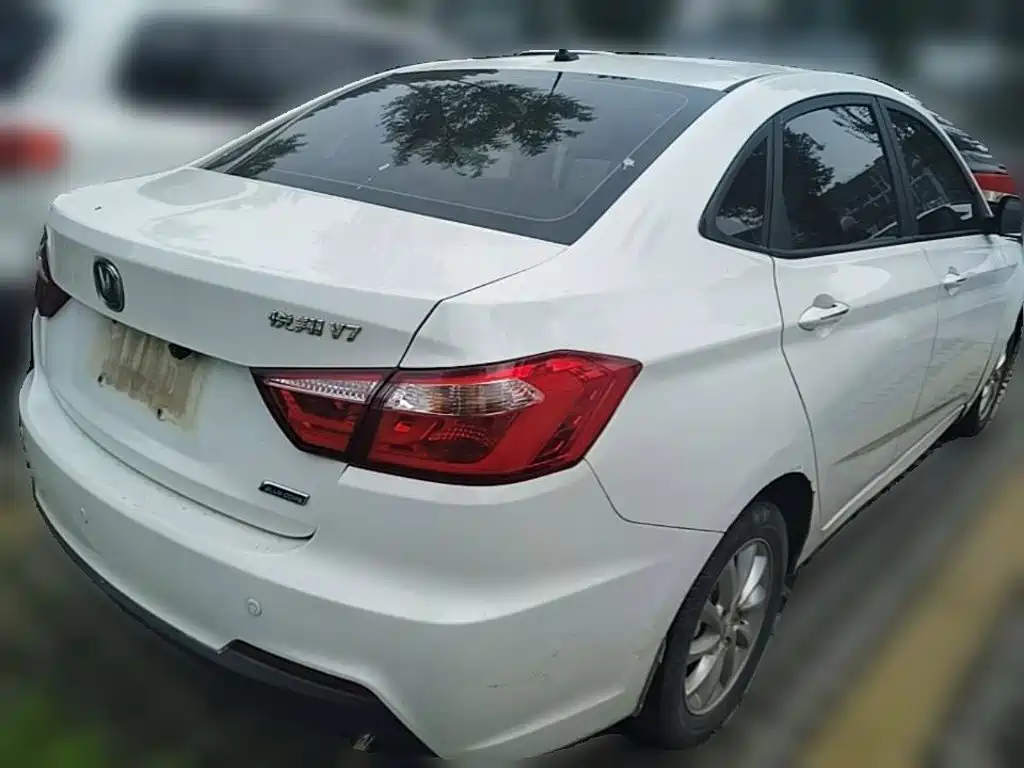 Фото 10 - Changan Yuexiang V7