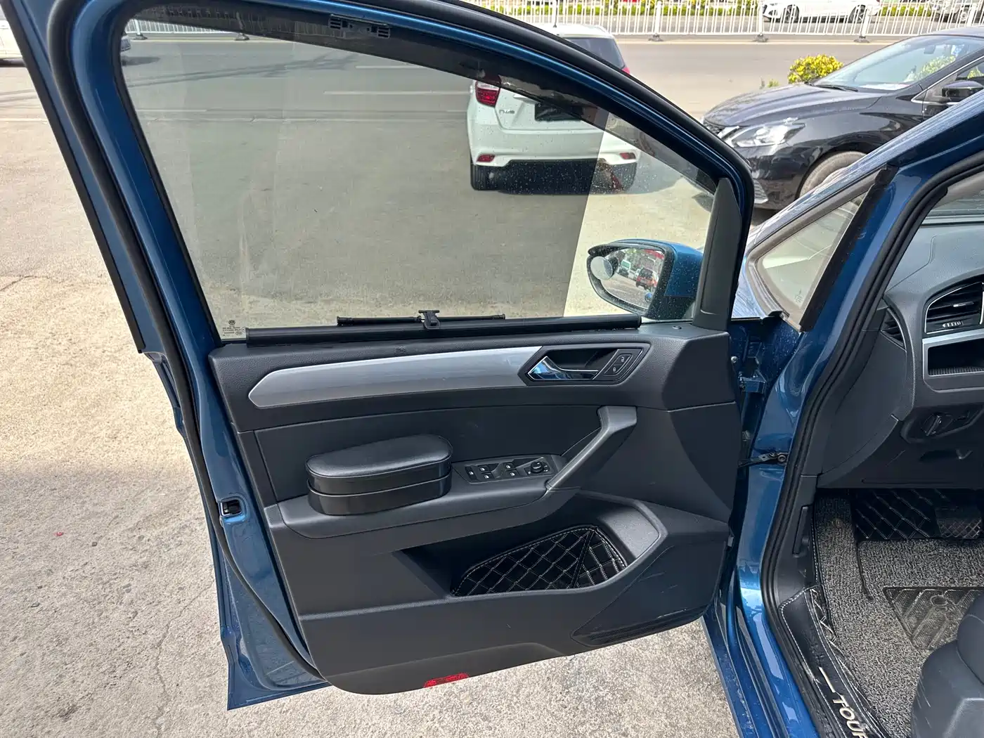 Volkswagen Touran 2021 Touran L 280TSI DSG Trend Edition 7-seater фото 12
