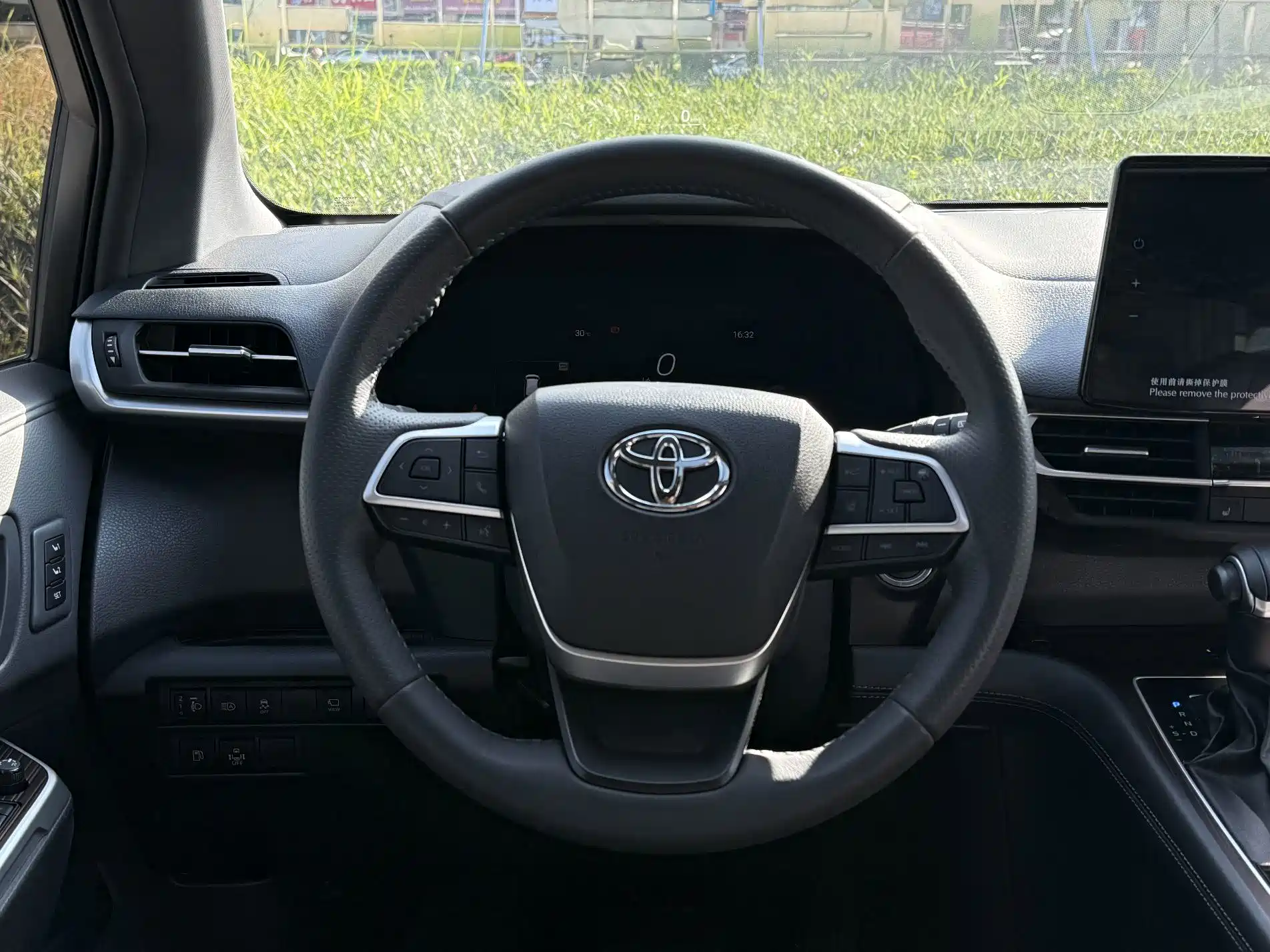 Фото 11 - Toyota Granvia