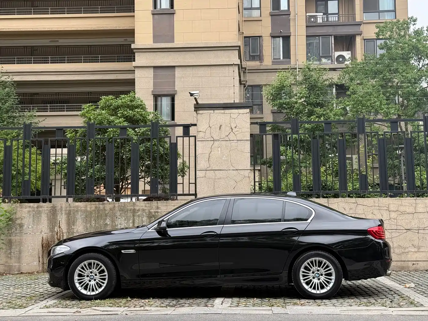 BMW 5 Series 2014 525Li Leading фото 3