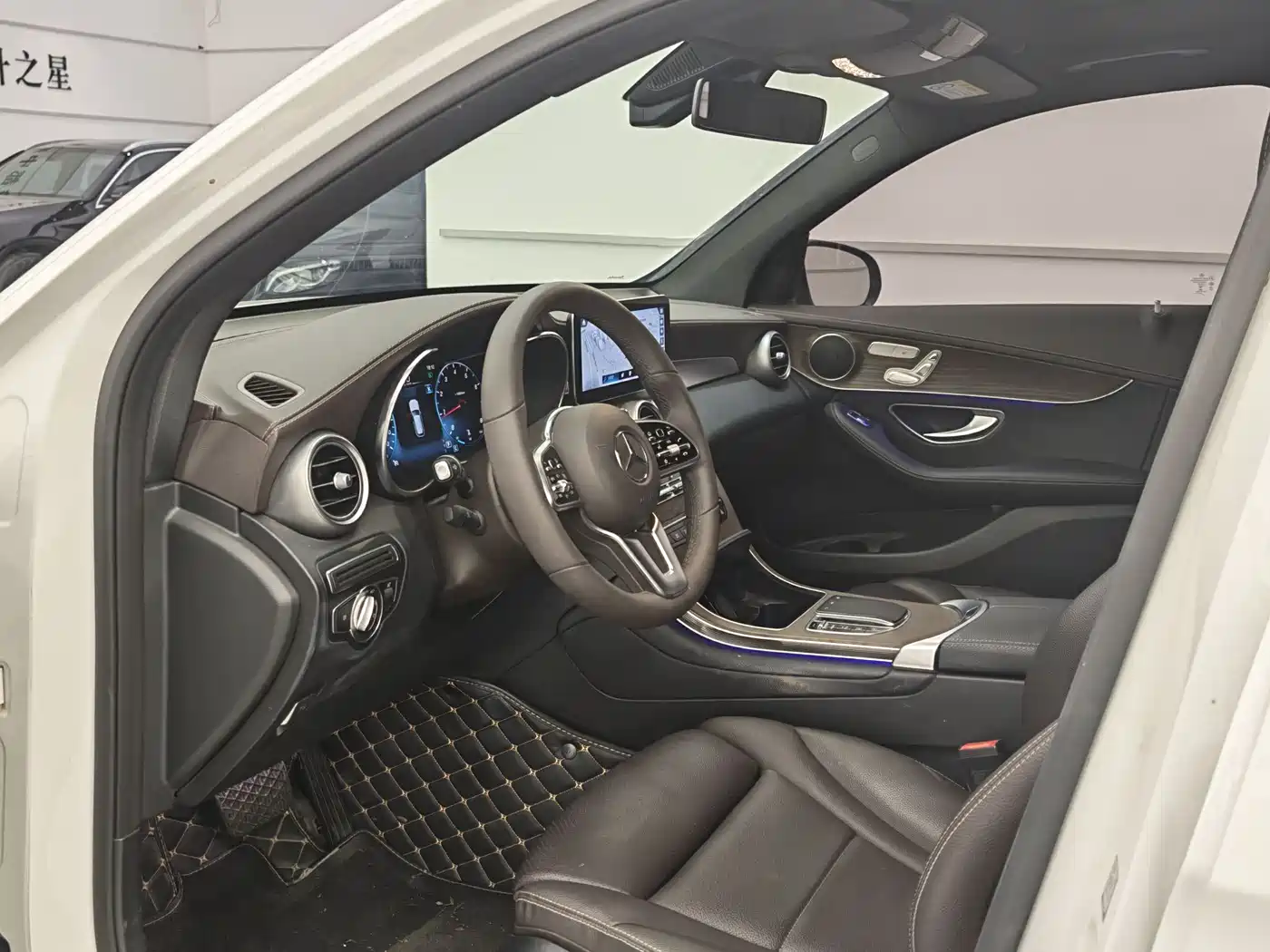 Mercedes-Benz GLC 2022 Model GLC 260 L 4MATIC Luxury Edition фото 13