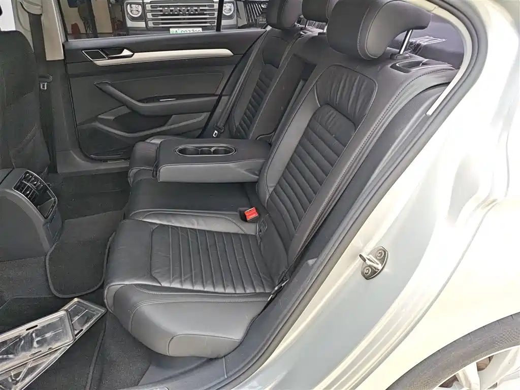 Volkswagen Magotan 2017 330TSI DSG Leading фото 17