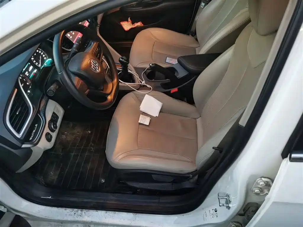 Buick Excelle 2017 15N Manual Elite фото 8