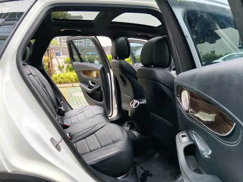 Mercedes-Benz GLC 2018 Facelift GLC 260 4MATIC Luxury фото 15