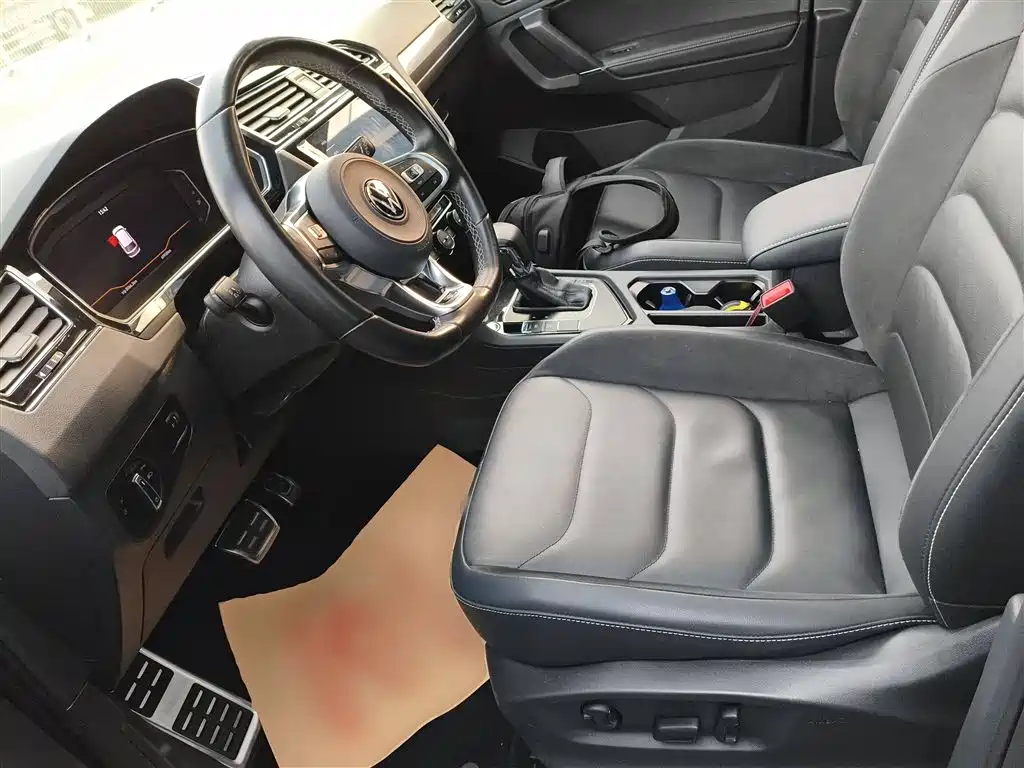 Volkswagen Tiguan L 2021 330TSI Automatic 2WD R-Line Premium фото 7
