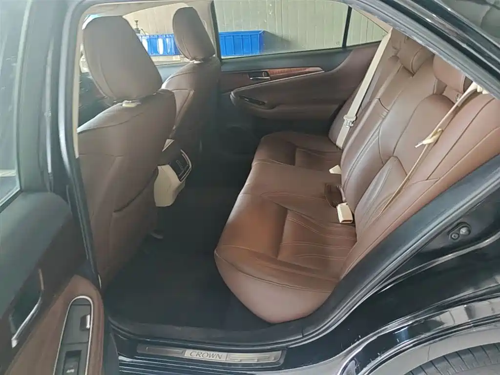 Toyota Crown 2015 2.0T Pioneer фото 16