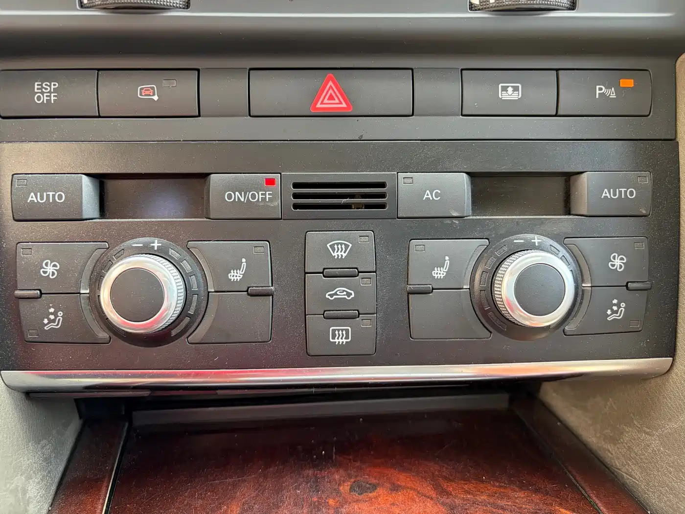 Audi A6L 2011 Model 2.4L Luxury фото 14