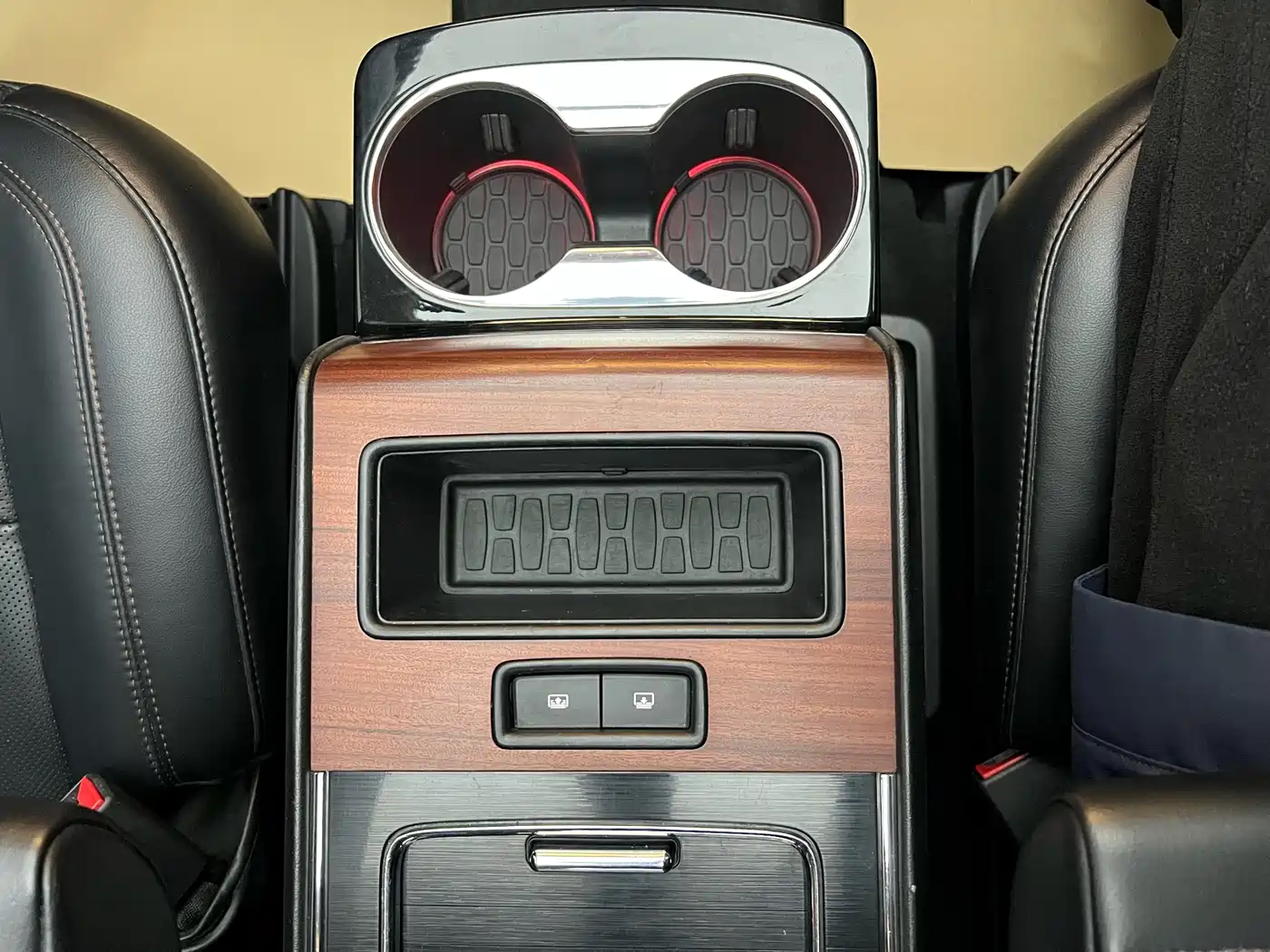 Photo 36 - Lincoln Aviator