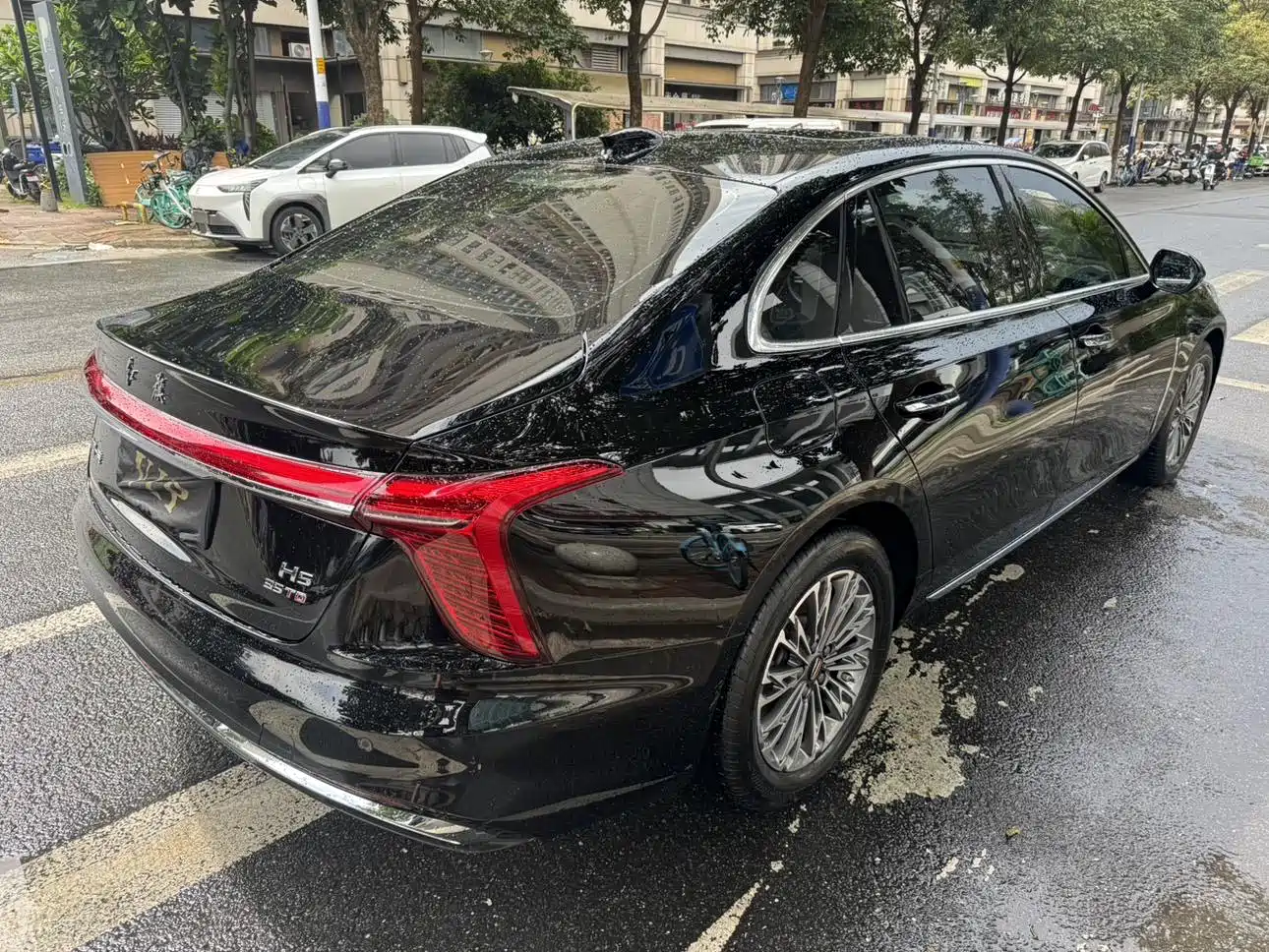 Hongqi H5 2024 1.5T DCT Smart Connect Flag Rhythm Edition фото 15