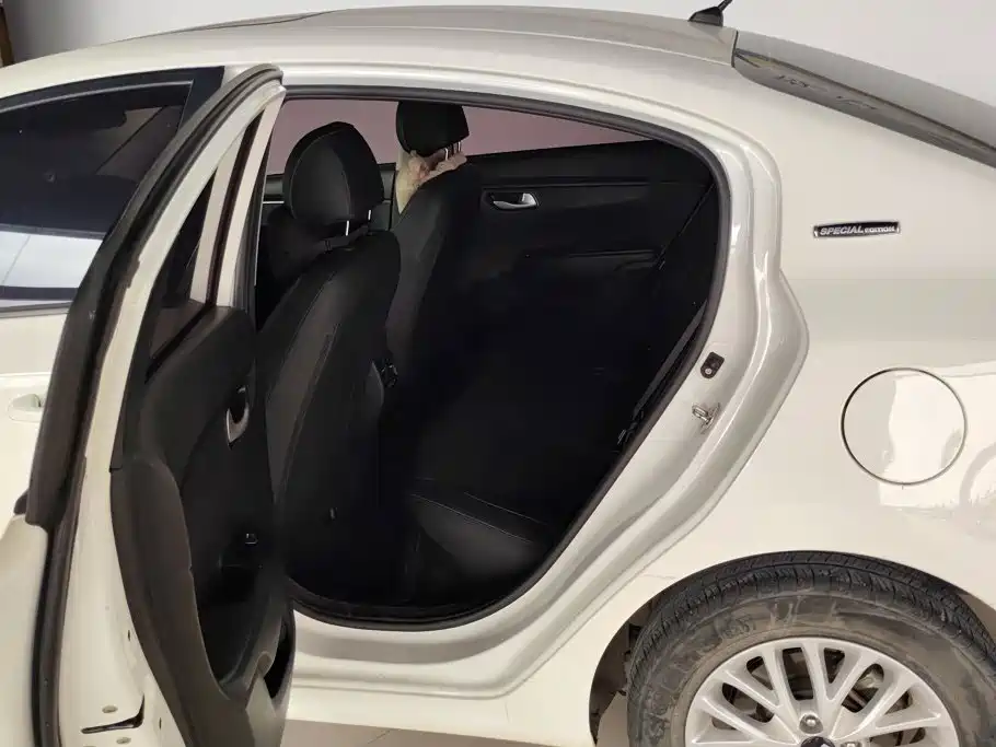 Kia K2 2018 2017 Sedan 1.4L AT 15th Anniversary Special Edition GLS