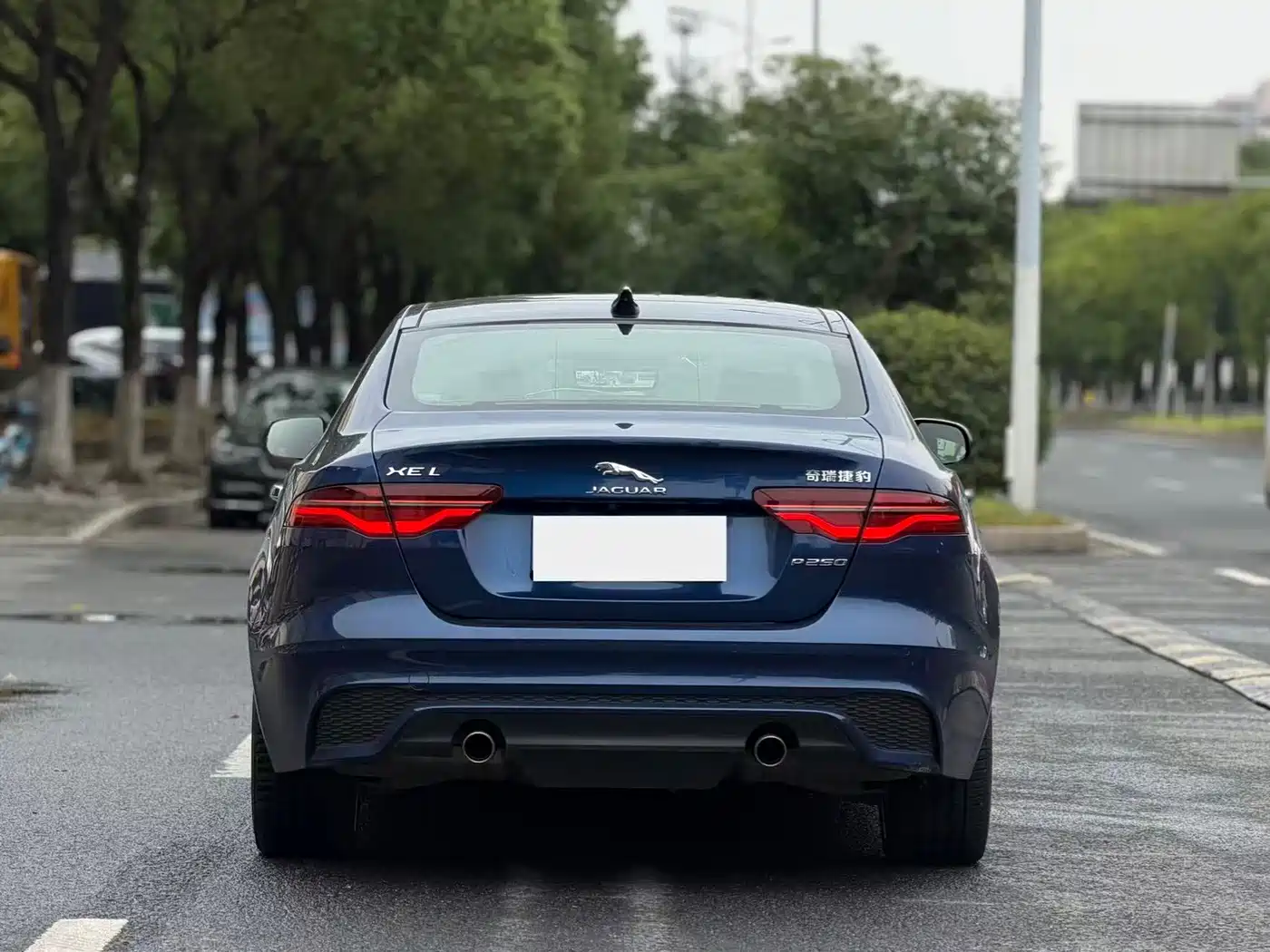 Photo 3 - Jaguar XEL