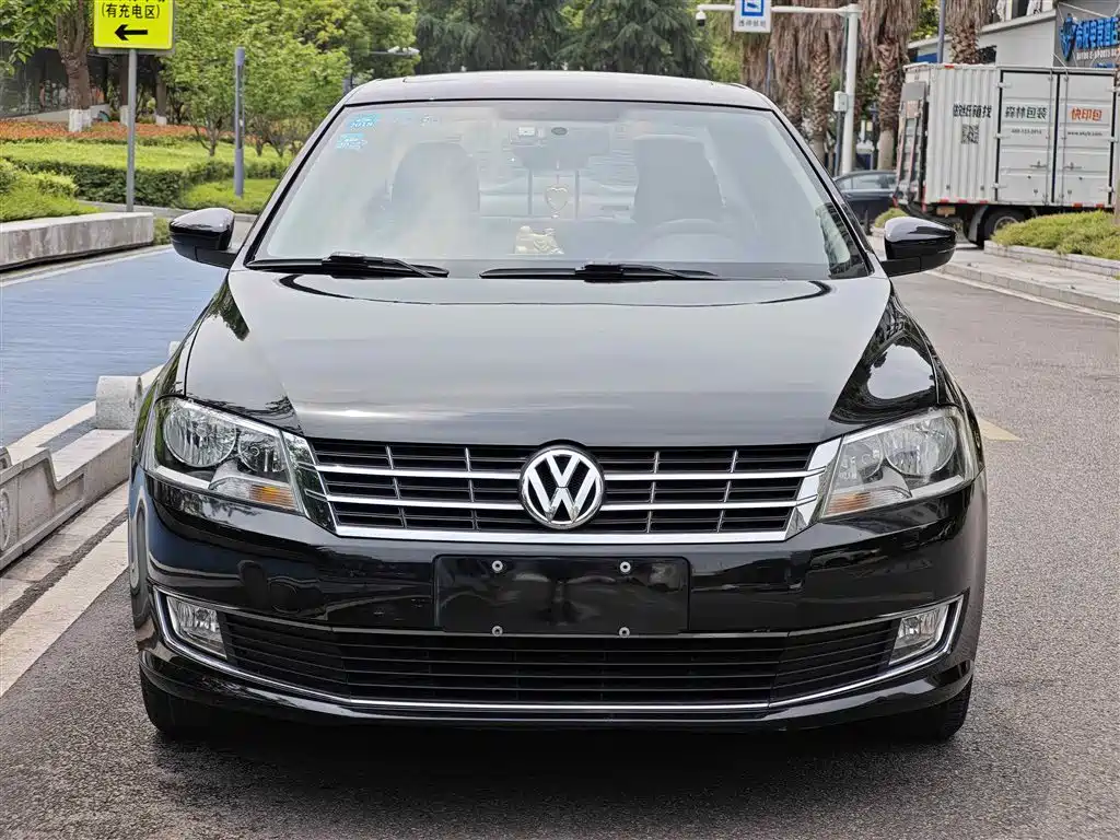 Volkswagen Lavida 2015 1.6L Automatic Comfort Edition фото 2