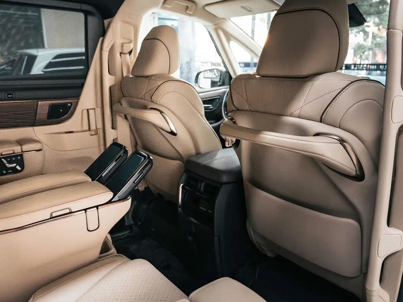 Toyota Alphard 2024 Hybrid 2.5L Ultimate Enjoyment Edition фото 6