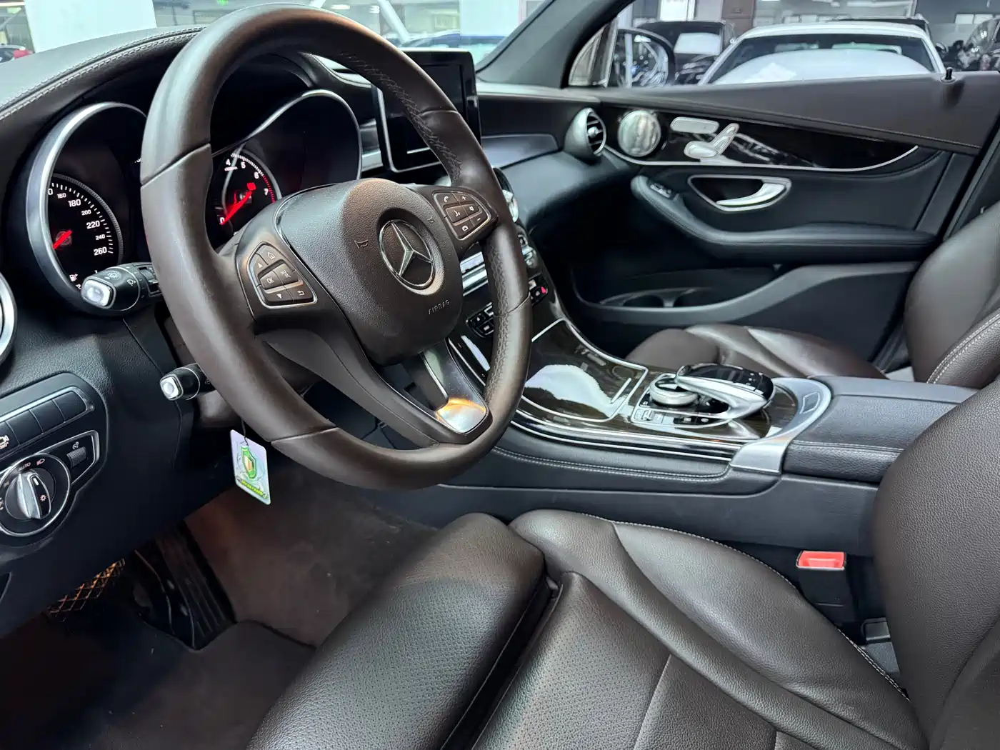 Mercedes-Benz GLC 2018 GLC 260 4MATIC Luxury фото 4