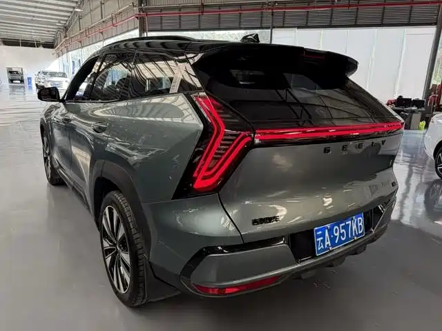 Фото 4 - Geely Boyue L