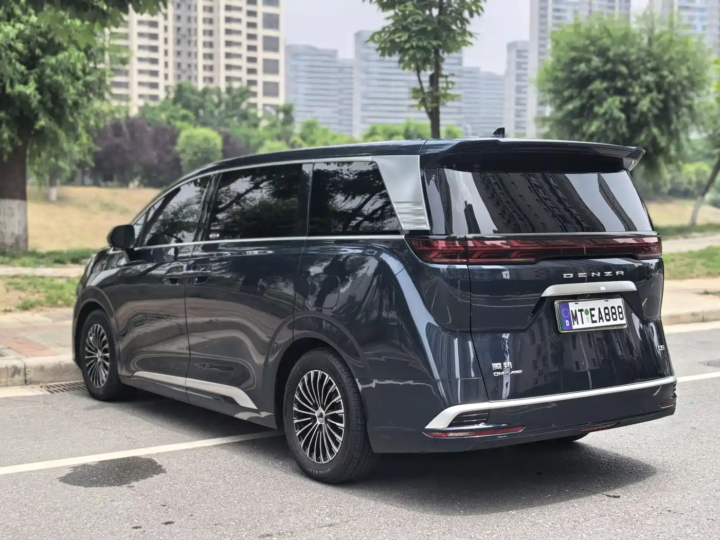 Denza D9 2022 DM-i 970 All-Wheel Drive Honor Edition фото 9