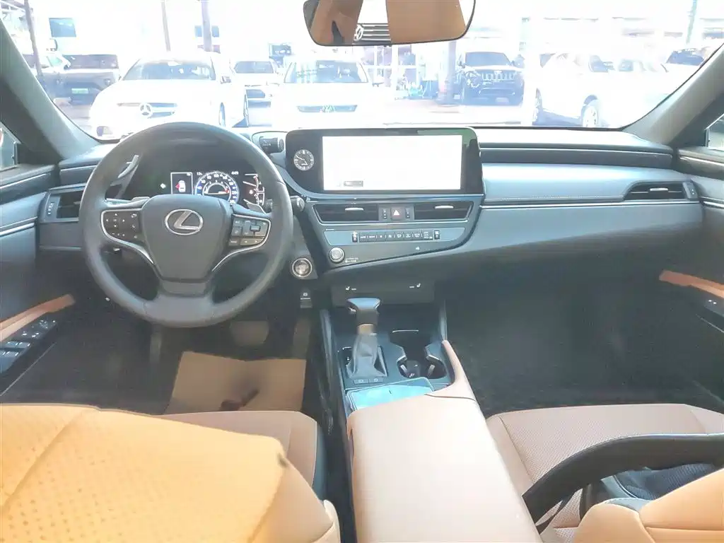 Lexus ES 2023 200 Excellence Edition фото 12
