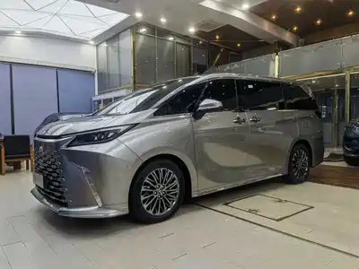 Lexus LM