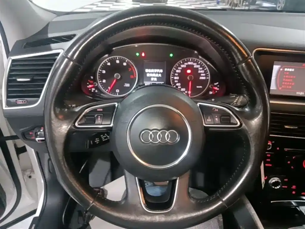 Audi Q5 2015 40 TFSI Technology фото 11