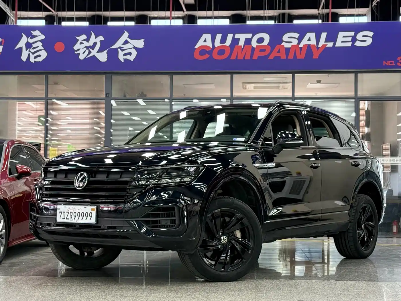 Фото 1 - Volkswagen Touareg