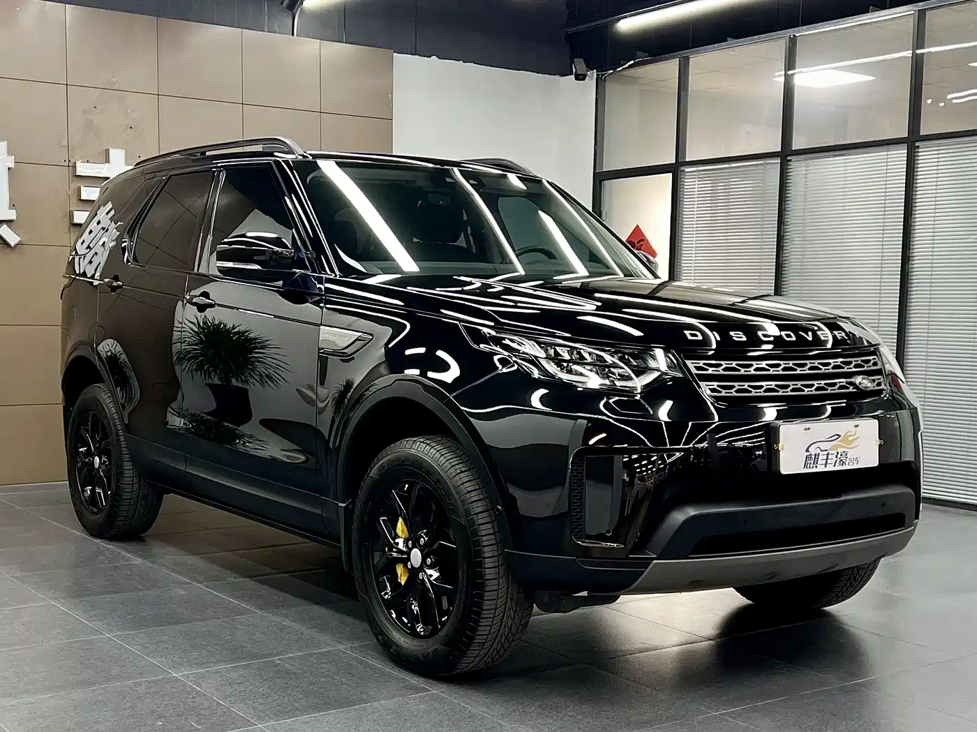Land Rover Discovery 2018 3.0 SC V6 SE фото 3