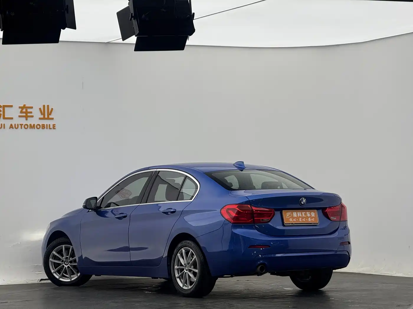 BMW 1 Series 2018 118i Fashion Edition фото 15