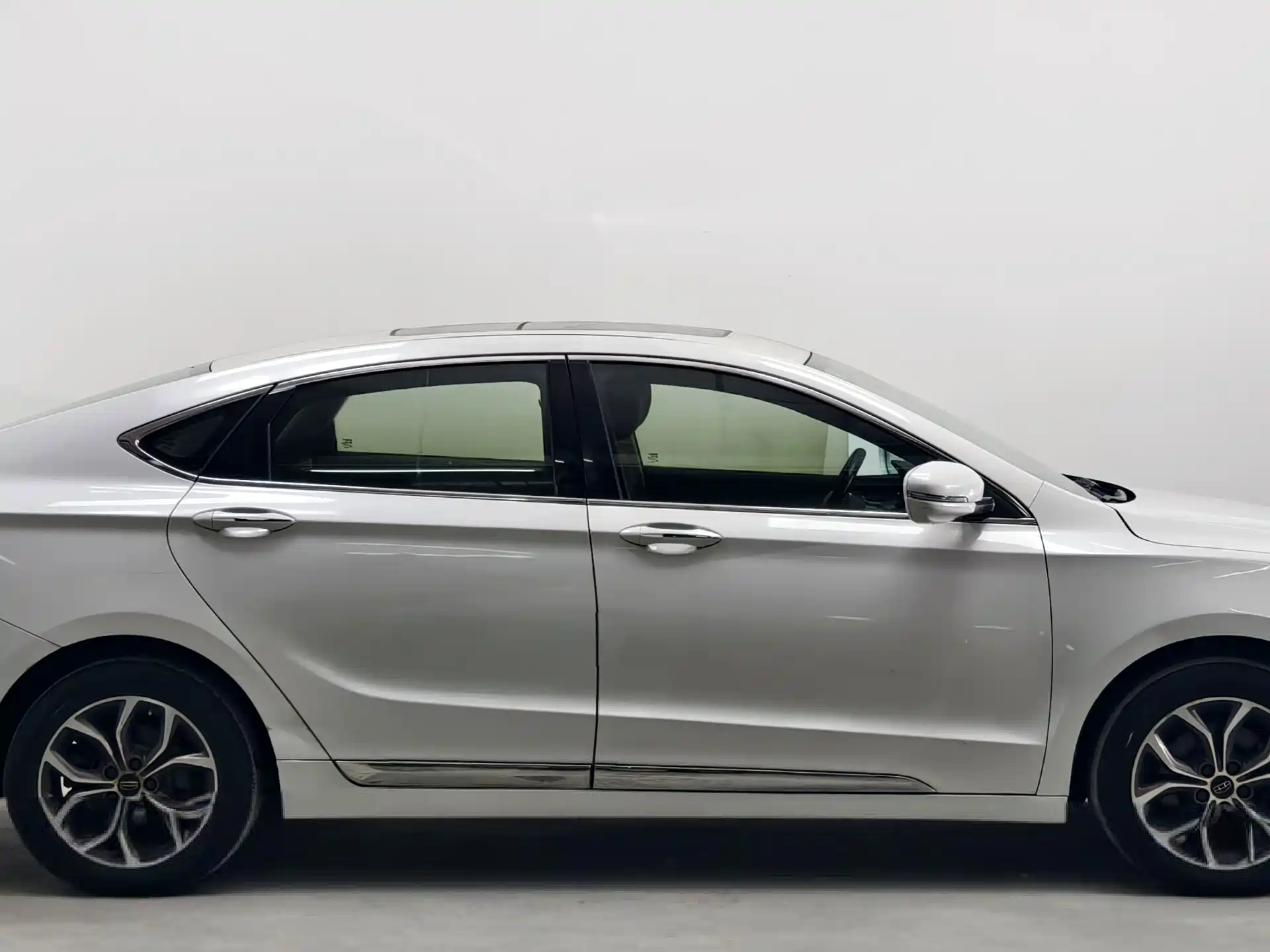 Фото 8 - Geely Borui
