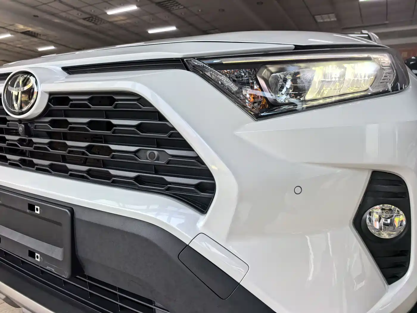 Toyota RAV4 Rongfang 2022 2.0L CVT 4WD Premium Edition фото 19