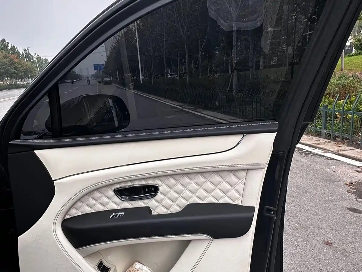 Bentley Bentayga Hybrid 2024 2023 3.0T PHEV Elegance Edition