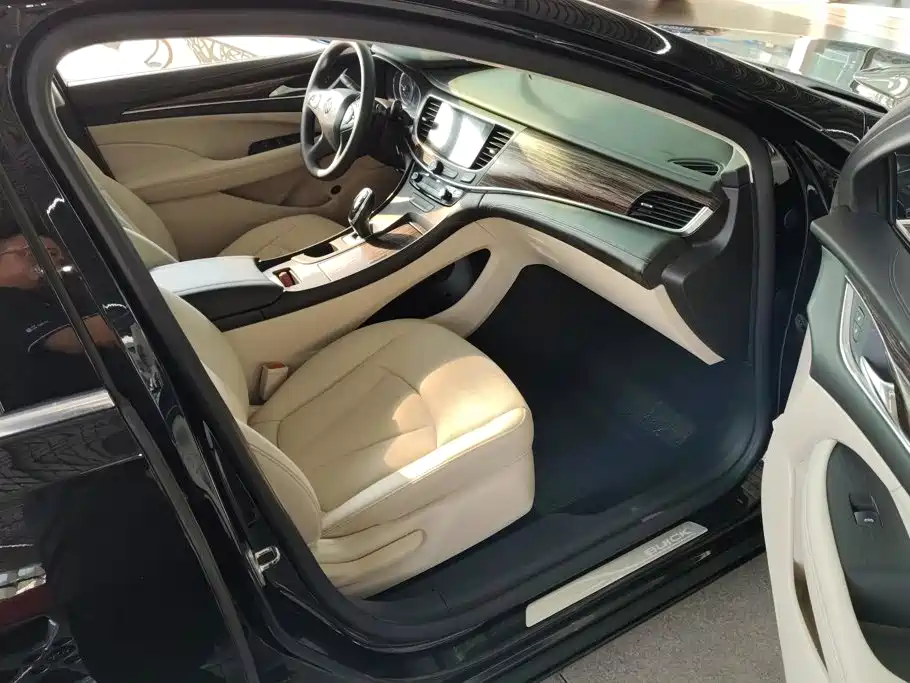 Photo 8 - Buick LaCrosse