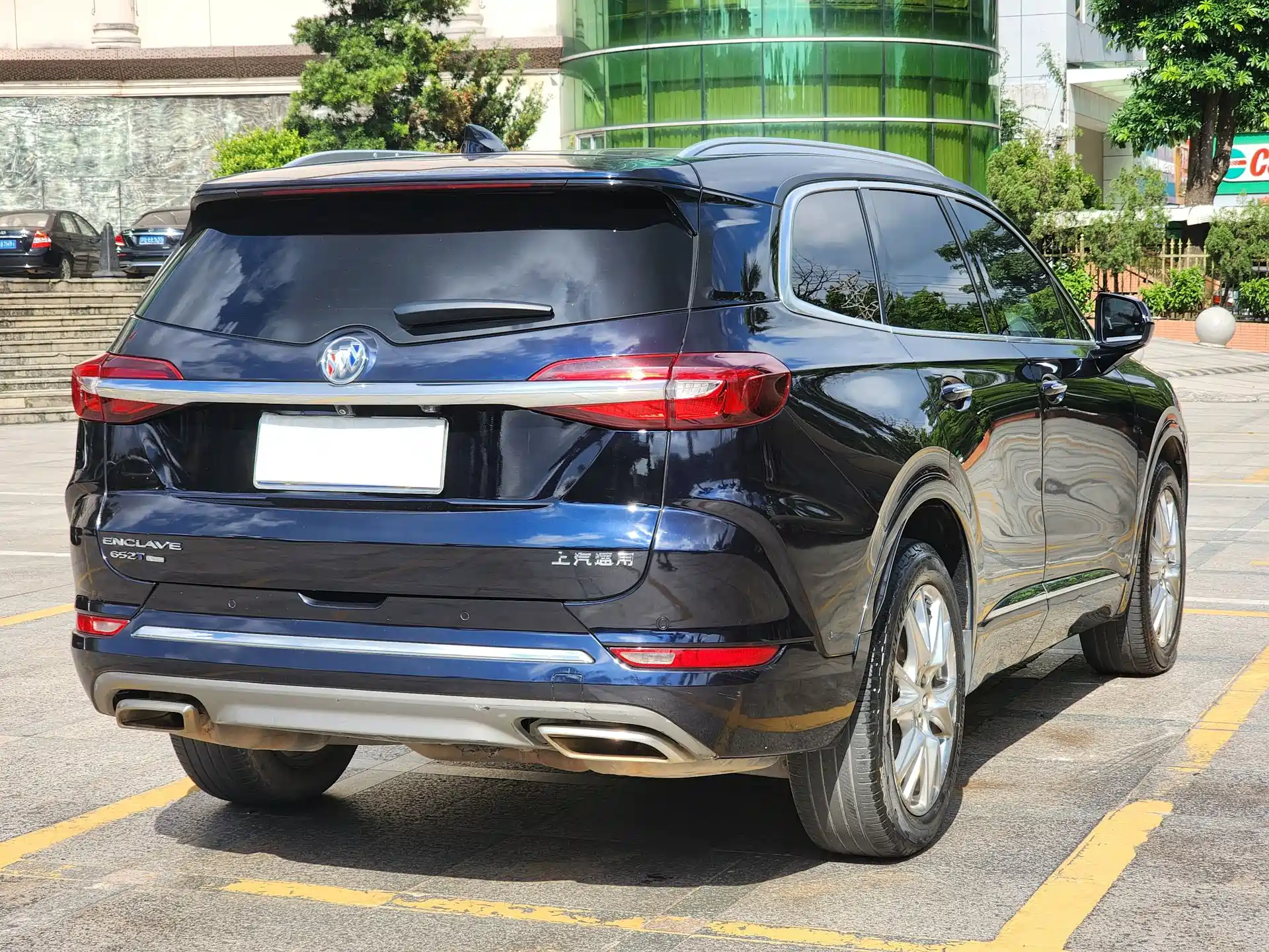 Photo 5 - Buick Enclave