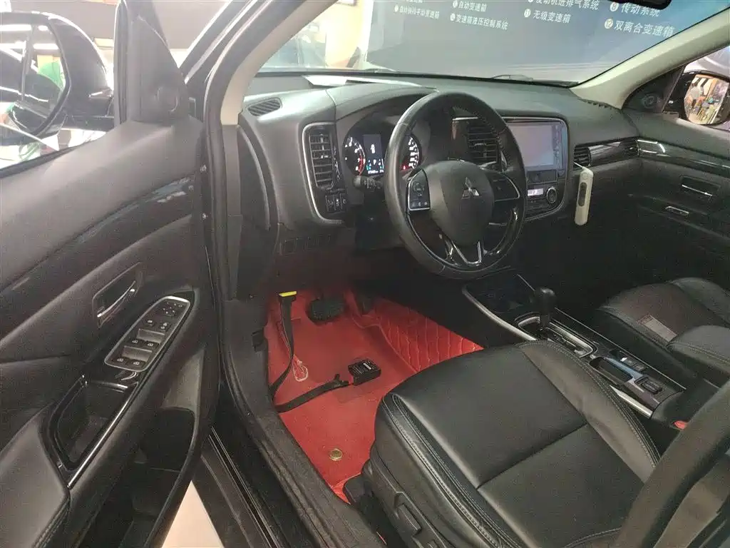MITSUBISHI OUTLANDER