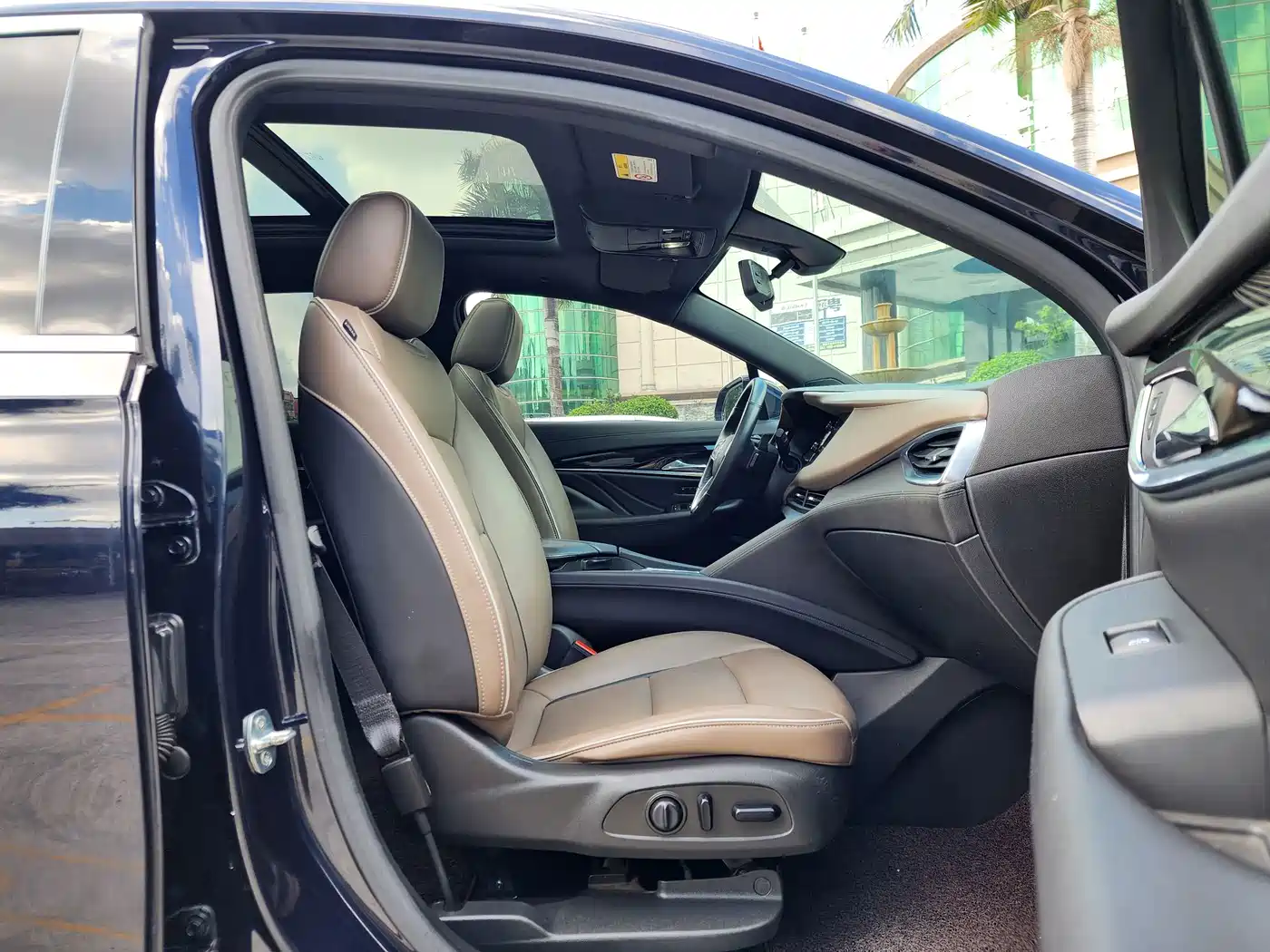 Photo 13 - Buick Enclave
