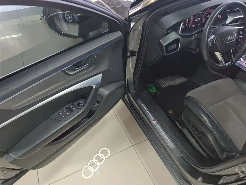 Audi A6L 2021 40 TFSI Luxury Sport фото 16