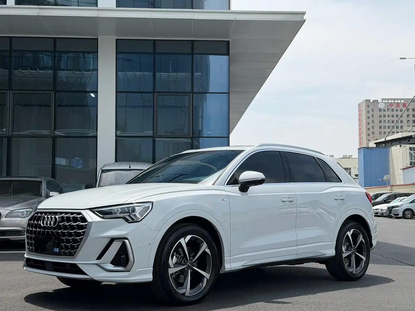 Audi Q3 2024 35 TFSI Fashion Sport фото 3
