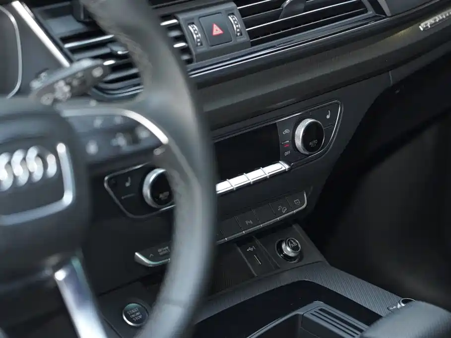 Audi Q5L 2024 Model 40 TFSI Luxury Dynamic фото 16