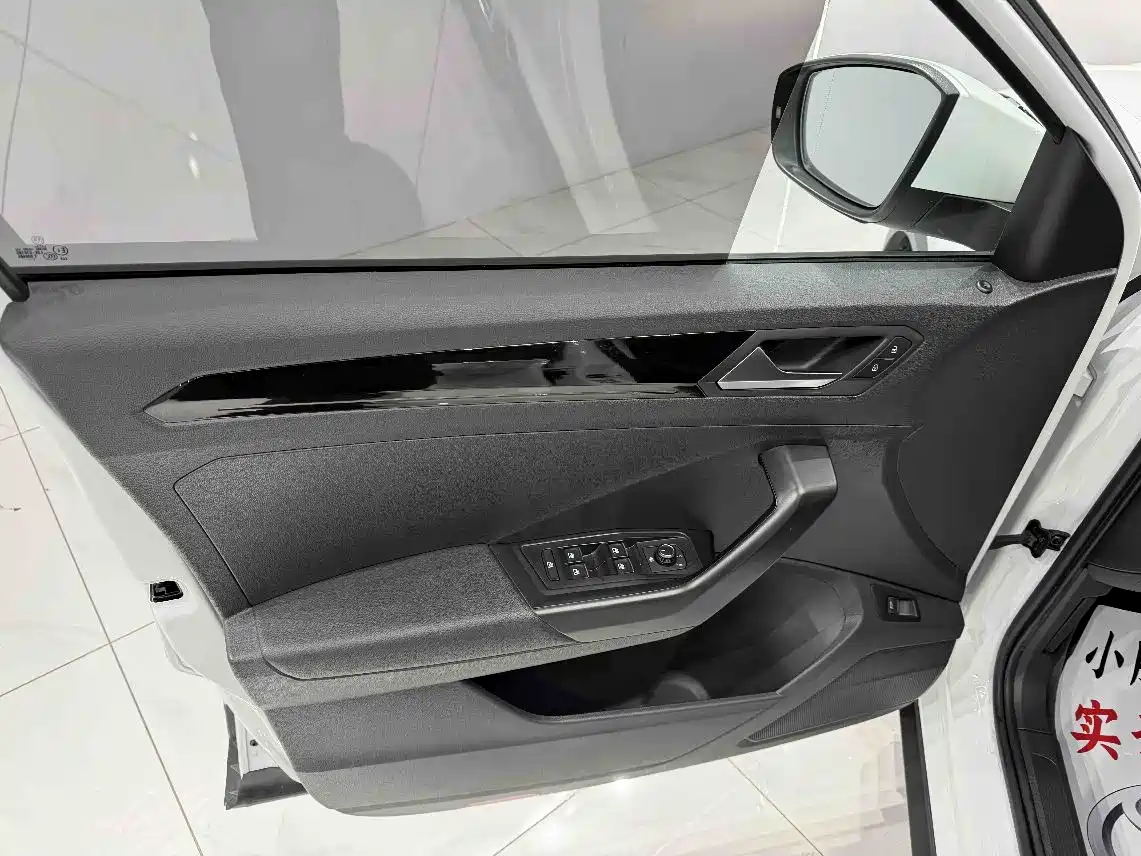 Volkswagen T-ROC 2021 280TSI DSG 2WD Comfort Connected фото 8
