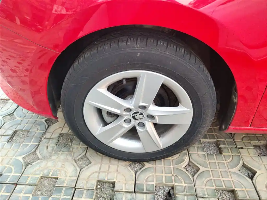 Škoda Fabia 2017 1.4L Auto Car Enjoy Edition фото 25